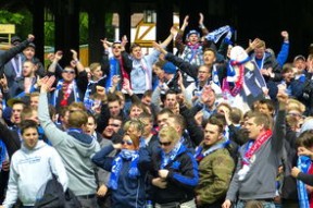 女子足球联赛开展球员访谈活动加强与球迷互动，女足赛后采访视频